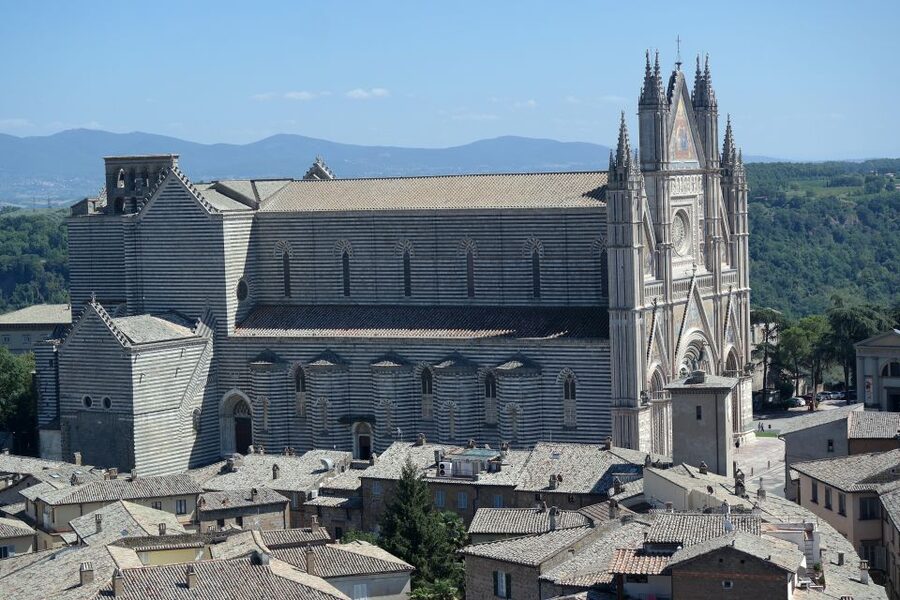 Orvieto: 2-Hour Cathedral and Underground Tour - A short walk with big views