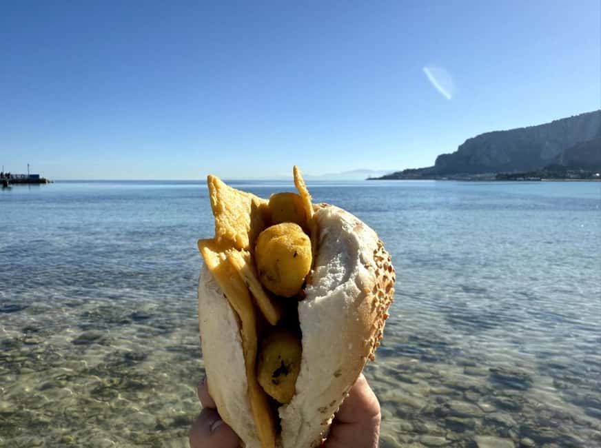 Palermo Experience: Monreale, Catacombe e Mondello con Cibo - The guides and the human side of the tour
