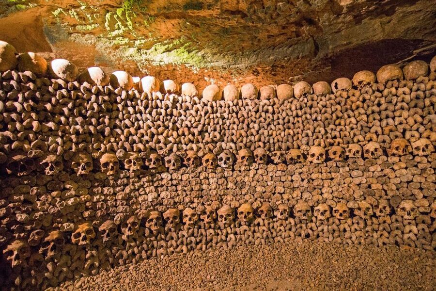 Paris: Catacombs Entry & Seine River Cruise with Audio Guide - What the audio guide adds underground