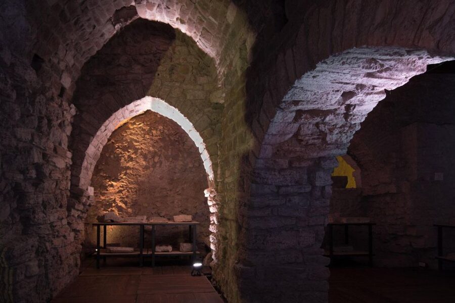 Perugia: Entry Ticket and Guided Tour of Perugia Underground - The Italian Guide and Translation Tablet