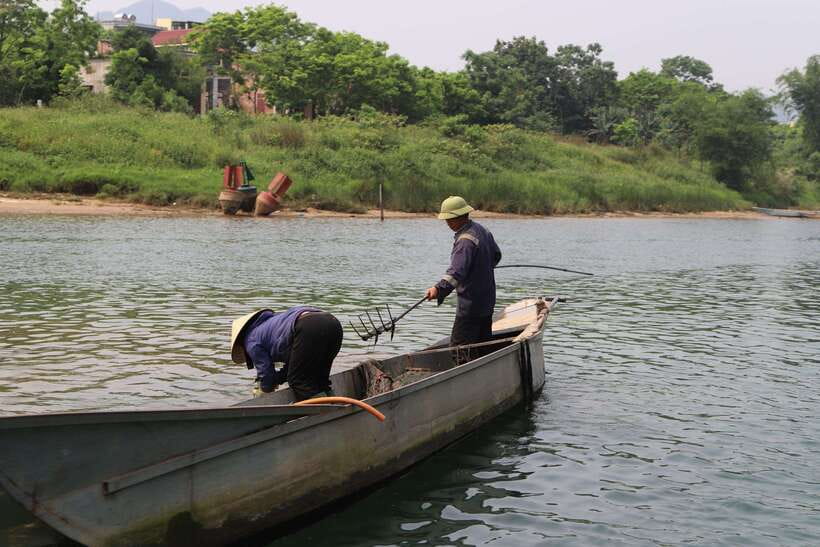 Phong Nha: Cave Exploration and Zipline Dark Cave Tour - Lunch and the shift to water activities