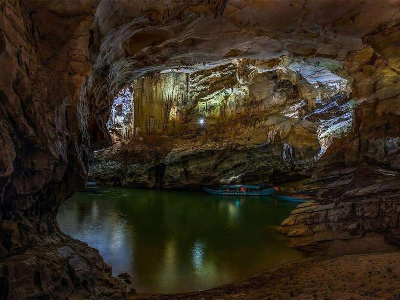 Phong Nha/Dong Hoi: Phong Nha Cave and Paradise Cave Tour - Guide quality and group atmosphere