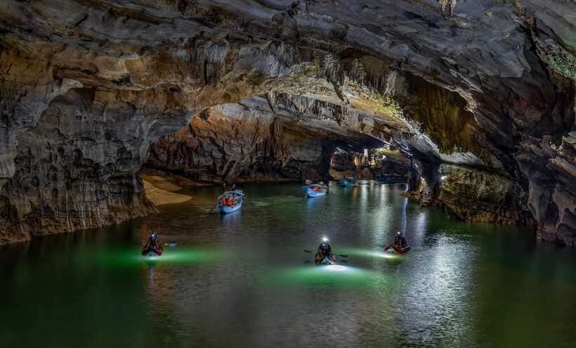 Phong Nha: Phong Nha Cave Expedition 4.5 km by Kayak - A picnic lunch inside the cave