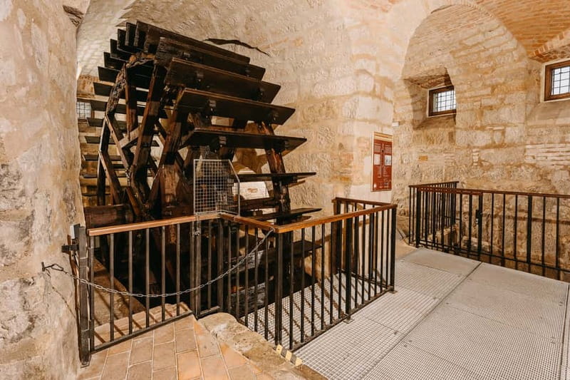 Pilsen: Historic Underground Tour with a Glass of Beer - Pilsen’s town beneath the town