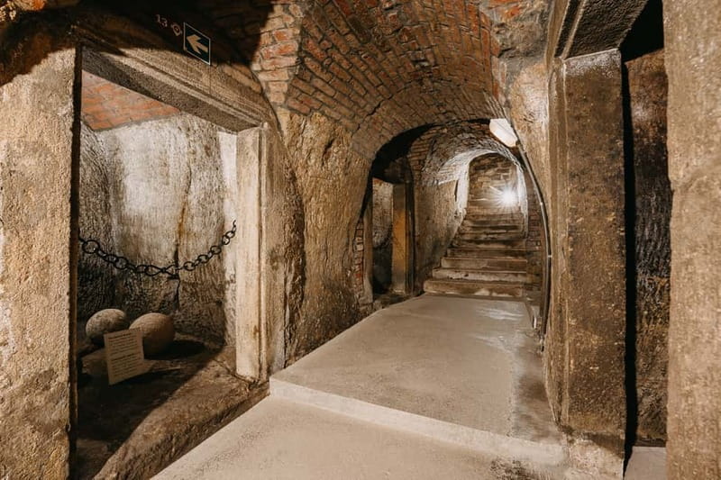 Pilsen: Historic Underground Tour with a Glass of Beer - English and German tour options