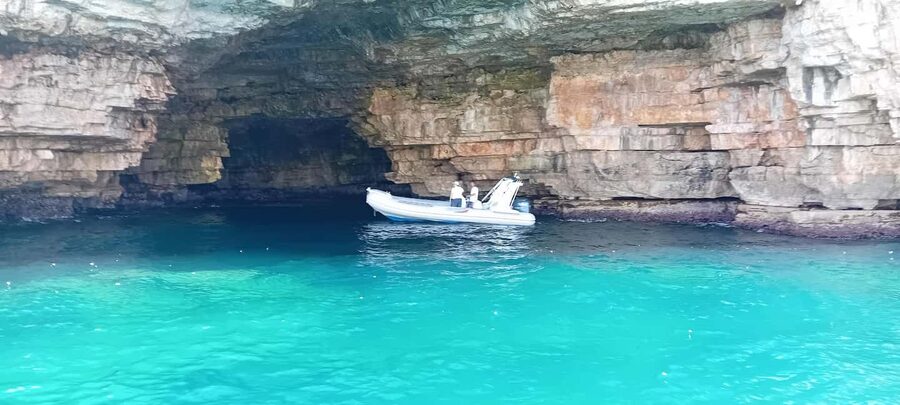 Polignano a Mare: Boat Tour in the Caves with Aperitif - Lama Monachile Beach from the water