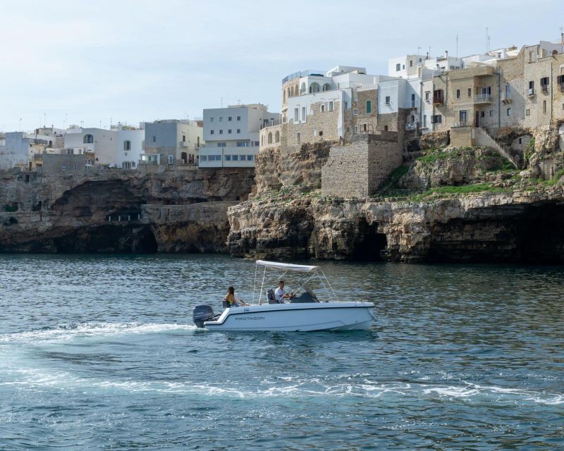 Polignano a Mare Private Tour to the Caves brand new boat - Grotta delle Rondinelle and the first cave views