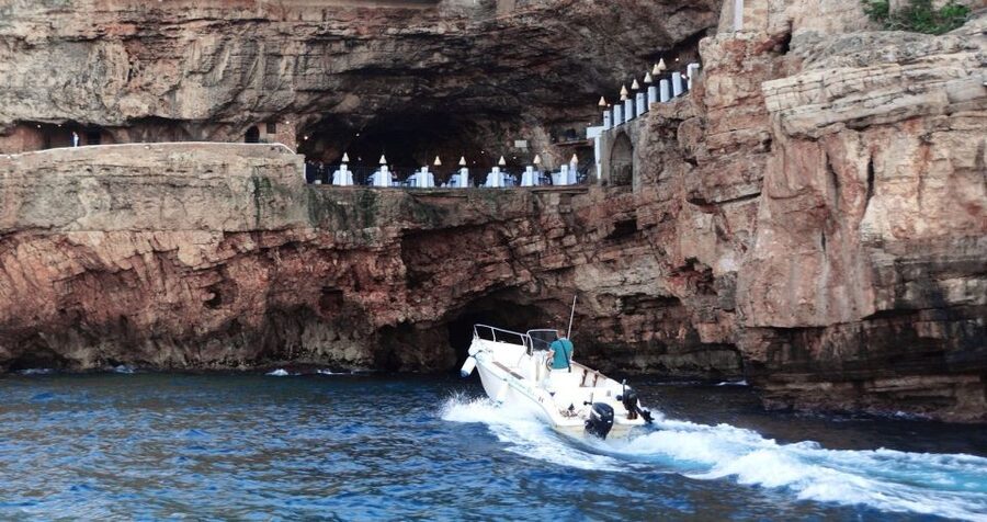 Polignano a Mare: Speedboat Cruise to Caves with Aperitif - Santo Stefano and Grotta Palazzese