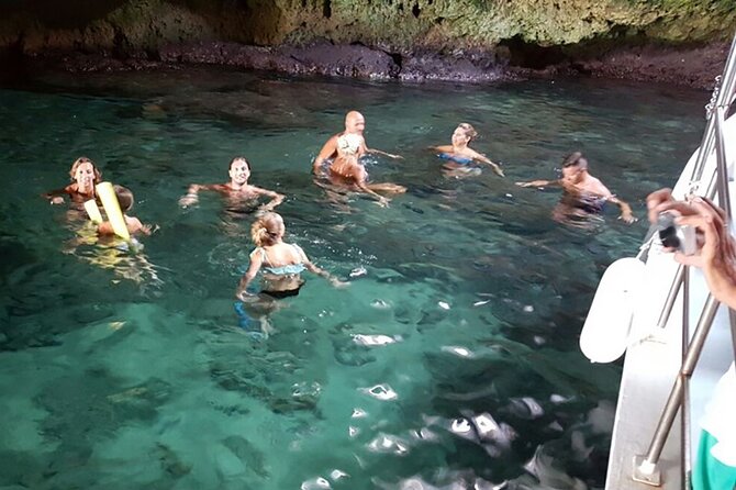 POLIGNANO BY BOAT: amazing sea caves and free drinks! - Grotta Stampagnata and the hard-to-reach coastline