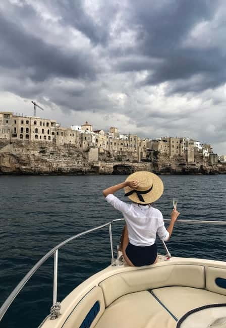 Polignano: Guided Coastline & Caves Cruise with Swim Break - The swim and snorkeling stop