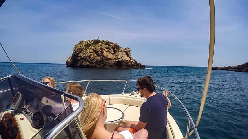 Polignano: Guided Coastline & Caves Cruise with Swim Break - Cala Paguro and the first coastal views