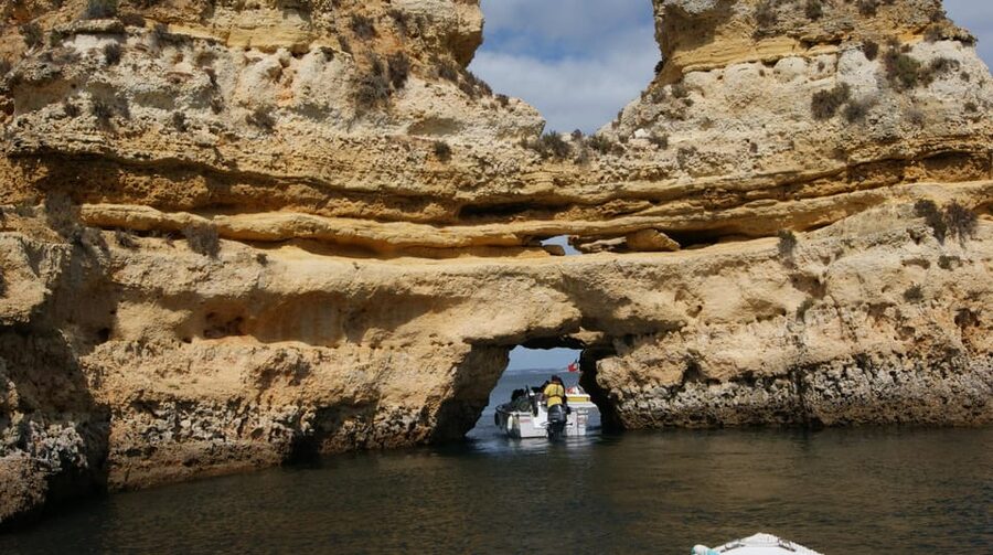 Ponta da Piedade:Express grotto tours - Praia do Camilo from the boat