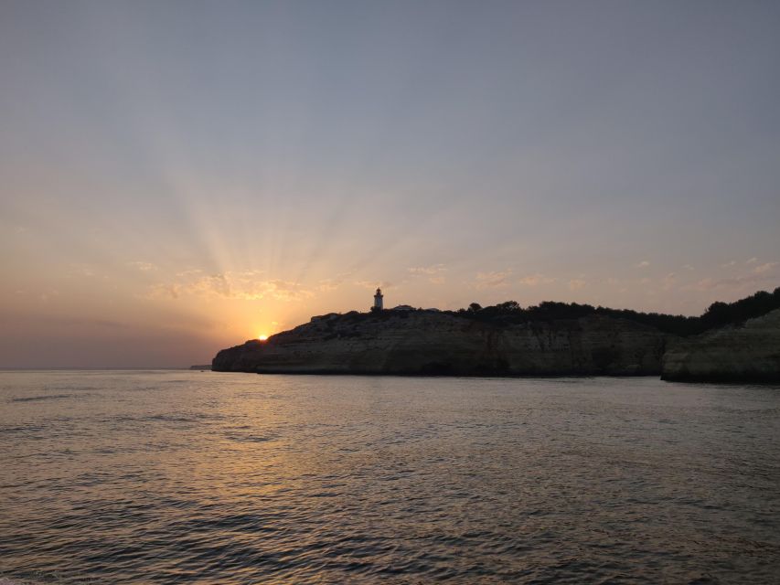 Portimão: Benagil Cave, Marinha Beach Speedboat Tour - The speedboat ride along the Algarve coast
