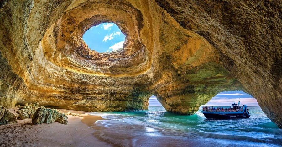Portimão: Benagil Caves & Dolphins Watching with Biologist - Searching the Atlantic for dolphins