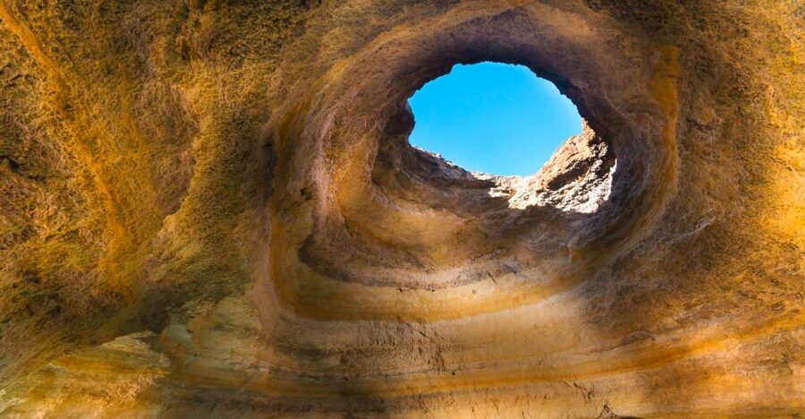 Portimão: Benagil Sea Caves Speedboat Adventure Tour - Guides, languages, and the human side of the trip
