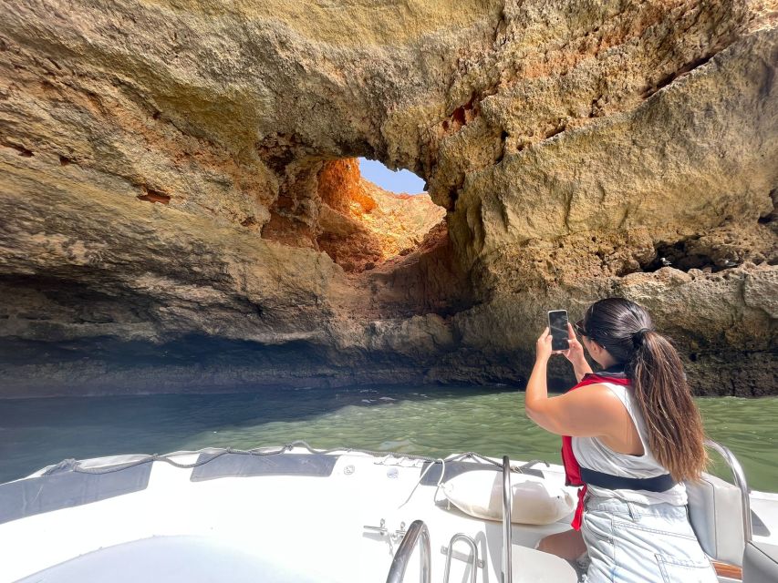 Portimao: Boat trip to the Benagil Cave - Ferragudo and Praia dos Caneiros show the coast in two moods