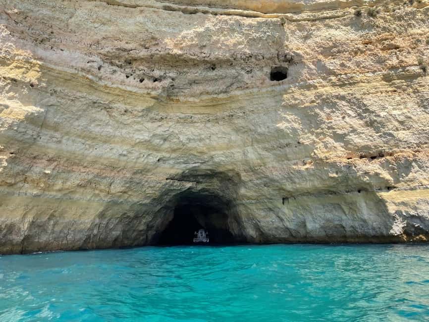 Portimão: Guided Coastal Caves Tour by Boat - What the guide adds to the ride