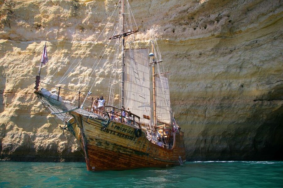 Portimão: Pirate Ship Cave Cruise - Along the Arade River and Past Ferragudo