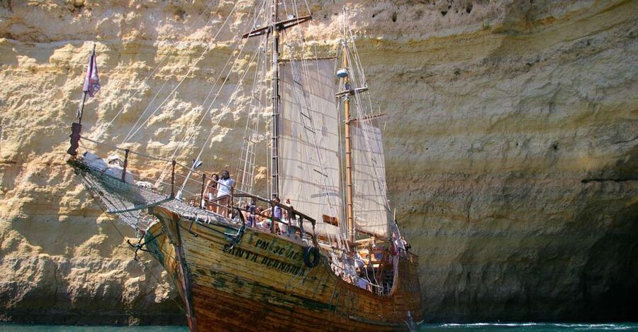 Portimão: Pirate Ship Cave Cruise - Alfanzina Lighthouse and the Boat Transfer