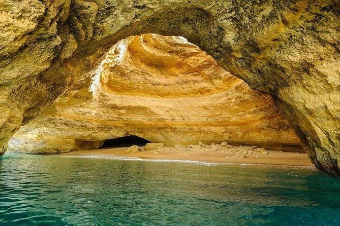 Portimão Private Boat Tour Caves Circuit and Coast Sightseeing - Guides, captains, and the human side of the trip