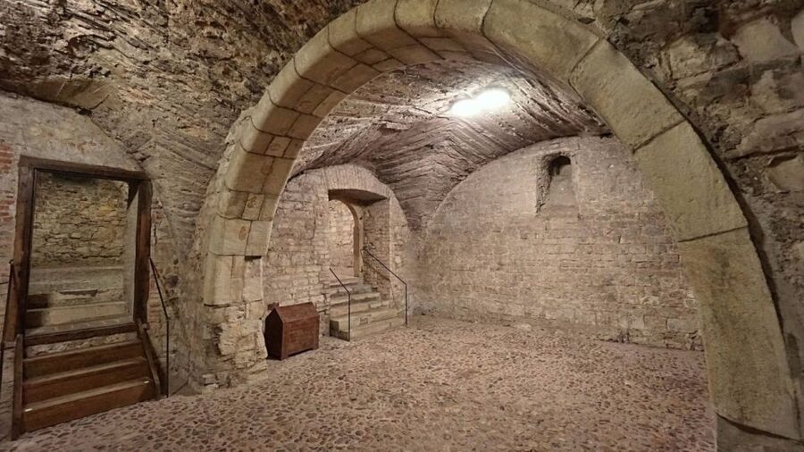 Prague: Medieval Underground Guided Tour - Key points at a glance