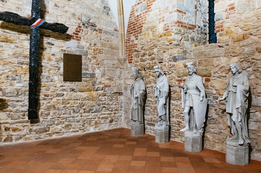 Prague: Old Town, Astronomical Clock and Underground Tour - Crossing Charles Bridge and its legends
