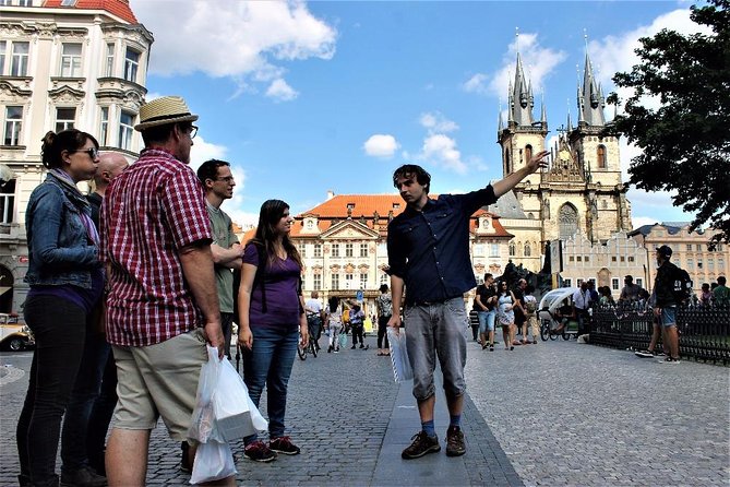 Prague Old Town, Medieval Underground and Dungeon Historical Tour - Finding the meeting point near Old Town Square