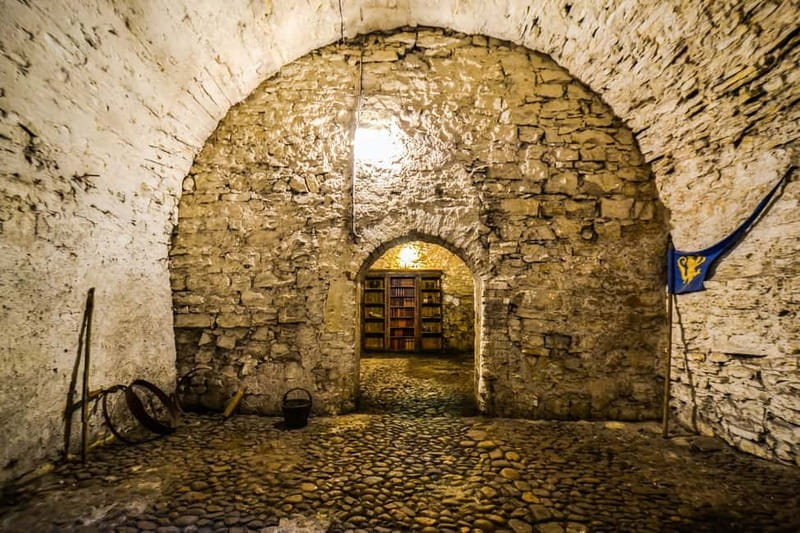 Prague: Oldtown, Medieval Underground & Dungeon History Tour - Key points before you book