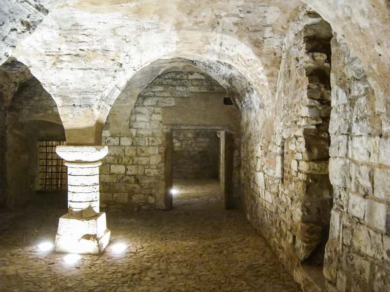 Prague: Oldtown, Medieval Underground & Dungeon History Tour - Beneath Old Town, Prague’s other city