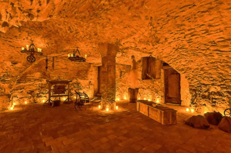 Prague: Oldtown, Medieval Underground & Dungeon History Tour - Meeting at Male Namesti Square
