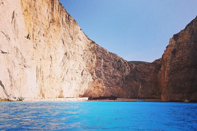 Private 7m 250hp speed boat tour Shipwreck Blue caves up to 8pax - Private beaches, arches, and extra swim stops