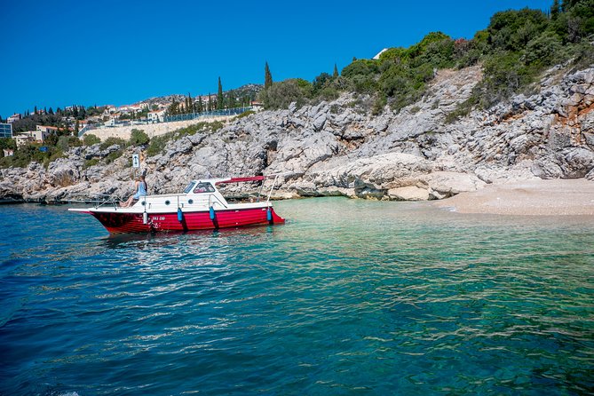 Private boat tour- explore the islands, find hidden caves and try snorkelling - Šunj Beach, the easy final stop