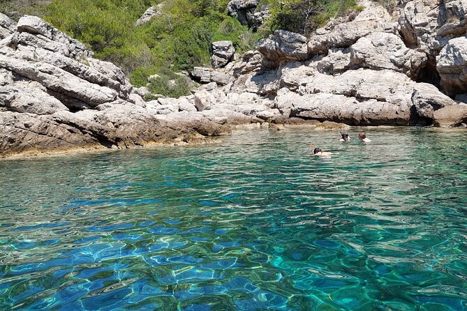 Private boat tour- explore the islands, find hidden caves and try snorkelling - What the boat day feels like