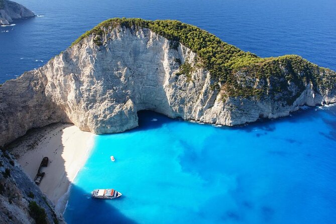 Private Luxury 6.5m 140hp Speedboat cruise Shipwreck & Blue Caves - Key points at a glance