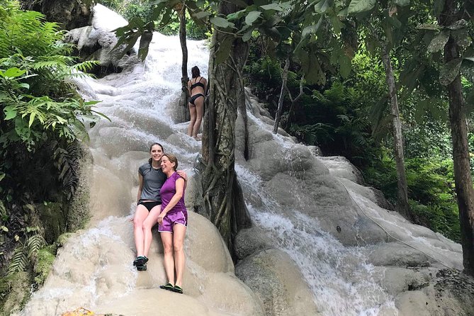 Private tour Chiang Dao cave ,Temples,Sticky waterfall - Why this private Chiang Mai day trip works