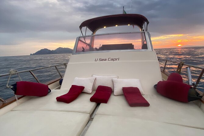 Private Tour of the Island of Capri by Boat and Visit to the Caves - The Faraglioni arch is the signature moment