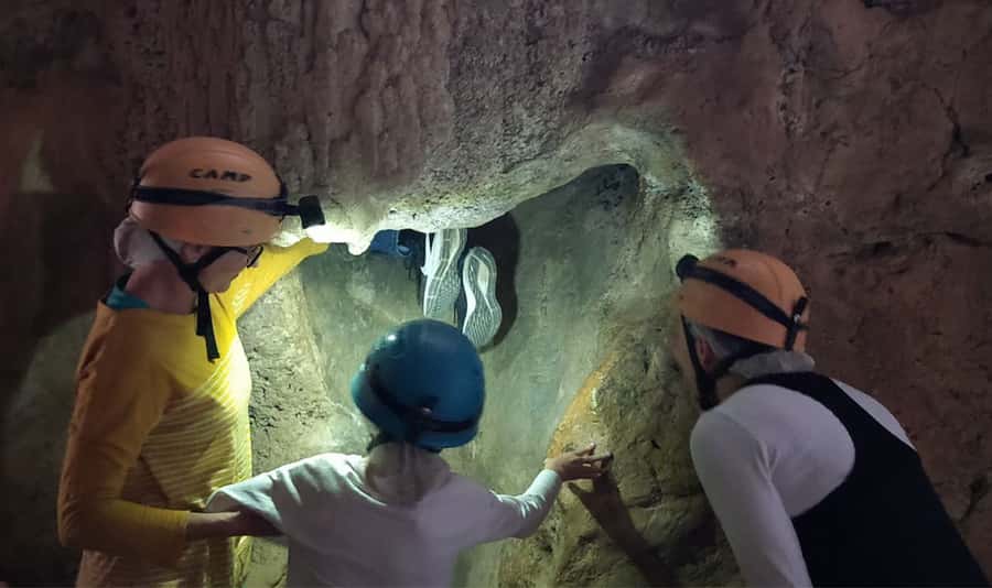 Queensland: 90 Minute Capricorn Caves Explorer Tour - Deep Vault Cave brings the drama