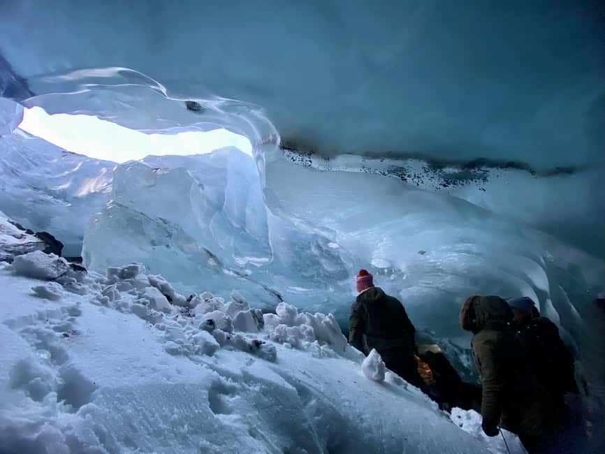 Reykjavik: Golden Circle, Glacier Truck & Ice Cave Tour - Þingvellir: walking along the moving plates