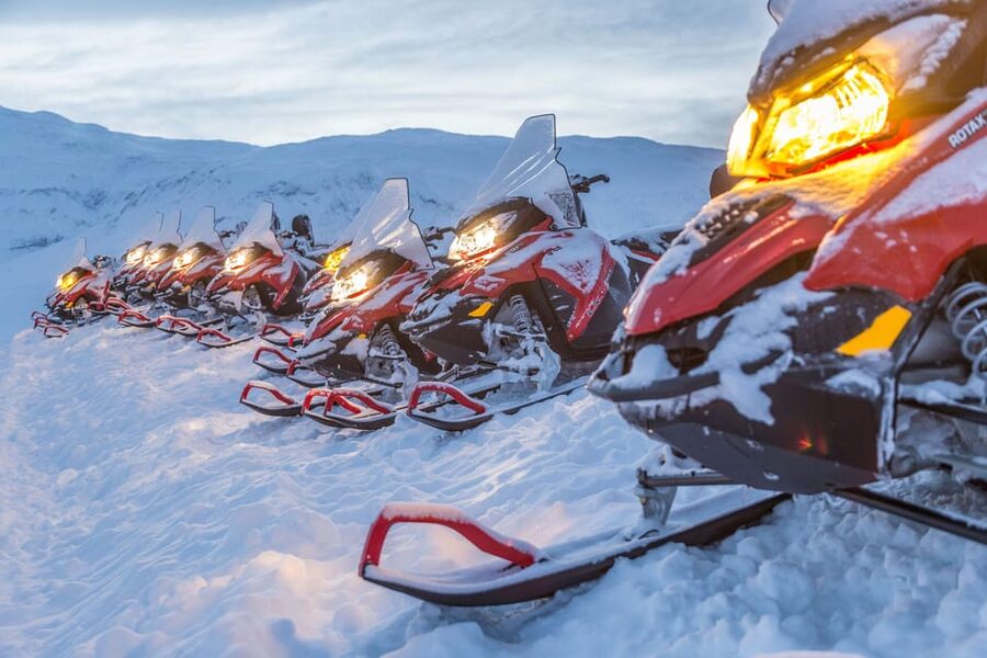 Reykjavík: Langjökull Glacier Snowmobile Tour with Ice Cave - What the guides add to the day