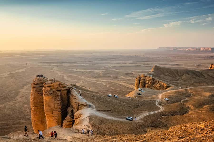 Riyadh: Edge Of The World and Bats Cave Tour by 4x4 - Hiking toward the Edge of the World
