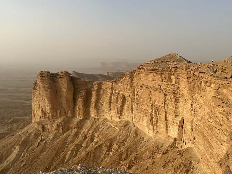 Riyadh: Edge Of The World and Bats Cave Tour by 4x4 - Sunset at the Tuwaiq cliffs