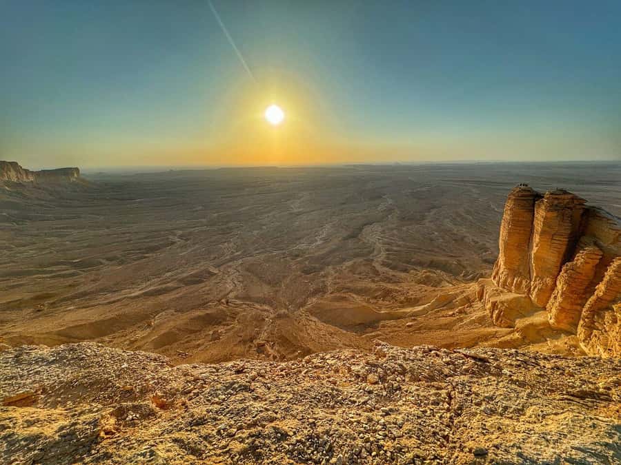 Riyadh: Edge Of The World and Bats Cave Tour by 4x4 - Coffee, tea, and dinner under the stars