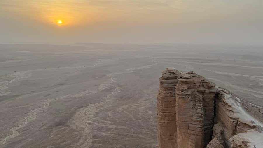 Riyadh: Edge Of The World and Bats Cave Tour by 4x4 - Who should book, and who should think twice