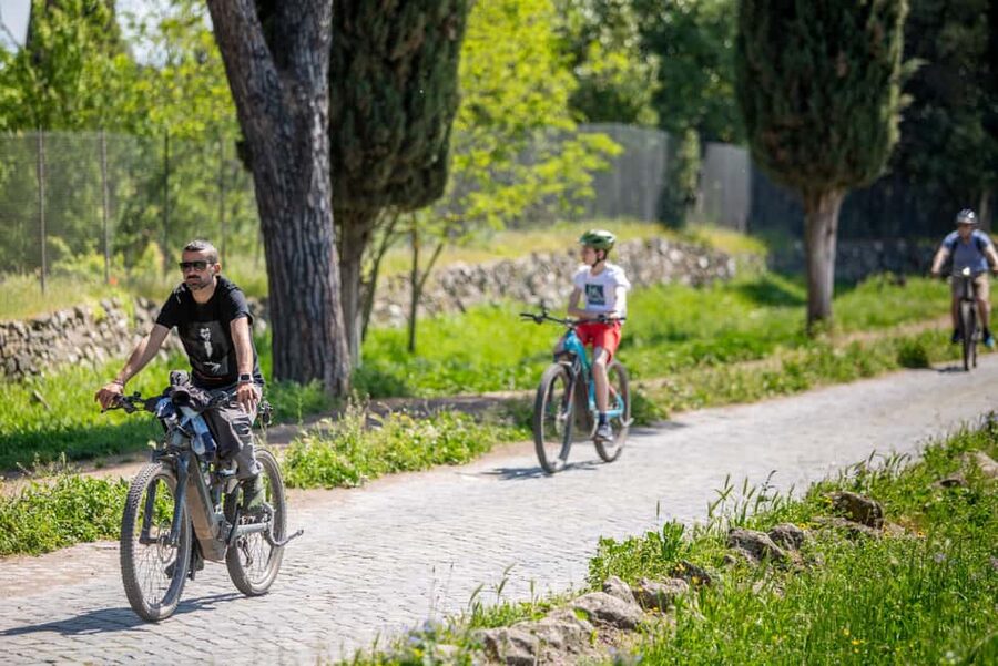 Rome: Appian Way & Aqueducts E-Bike Tour (Catacombs & Food) - A quiet visit beneath Rome at the catacombs