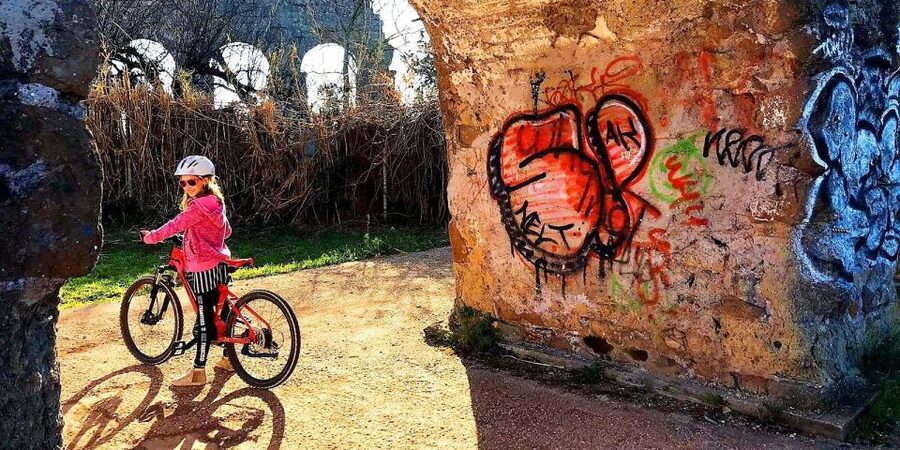 Rome: Appian Way & Catacomb Sunset E-bike Tour with Aperitif - A one-hour visit below the Appian Way