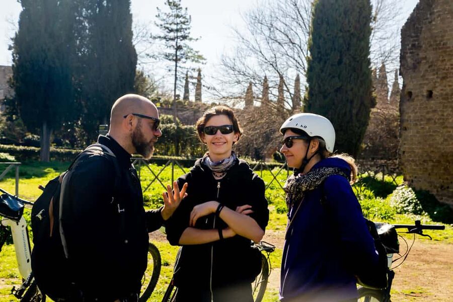 Rome: Appian Way Underground Catacombs Bike Tour with Lunch - San Callisto Catacombs and Rome below ground