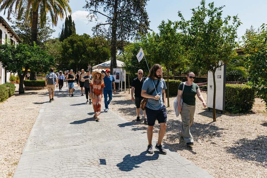 Rome: Capuchin Crypts and Catacombs Tour with Transfers - Guides who bring the underground sites to life
