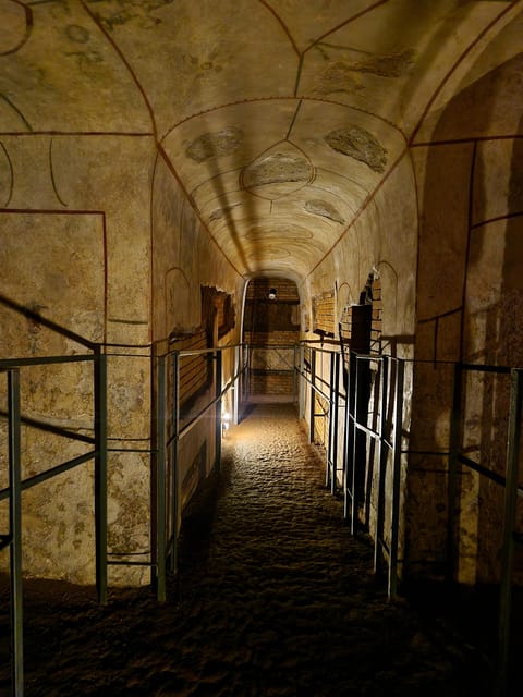 Rome: Catacombs Express ENGLISH Guided Tour - SKIP THE LINE - The frescoes of Saint Peter, Saint Paul, and the Last Supper