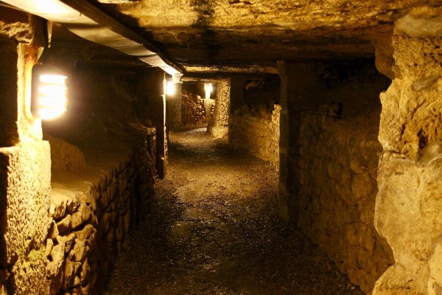 Rome Catacombs Night Tour & Santa Maria Maggiore After Hours - What the guides add to the visit