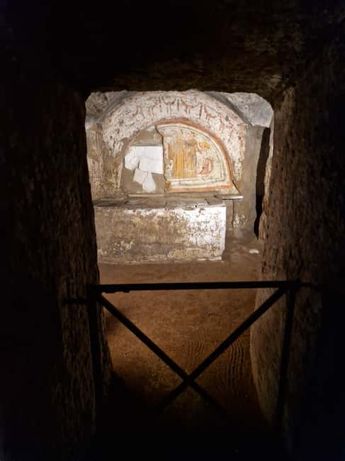 Rome: Catacombs Skip-the-Line Tour in English - How the guides shape the experience